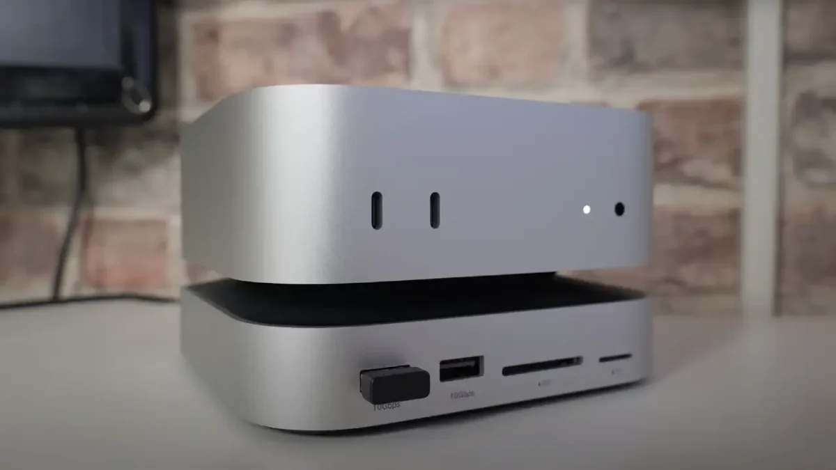 Best Dock for Mac Mini M4 in 2025: UGREEN Mac mini M4 Dock Review 4 UGREEN Mac Mini M4 dock with integrated stand on a modern desk