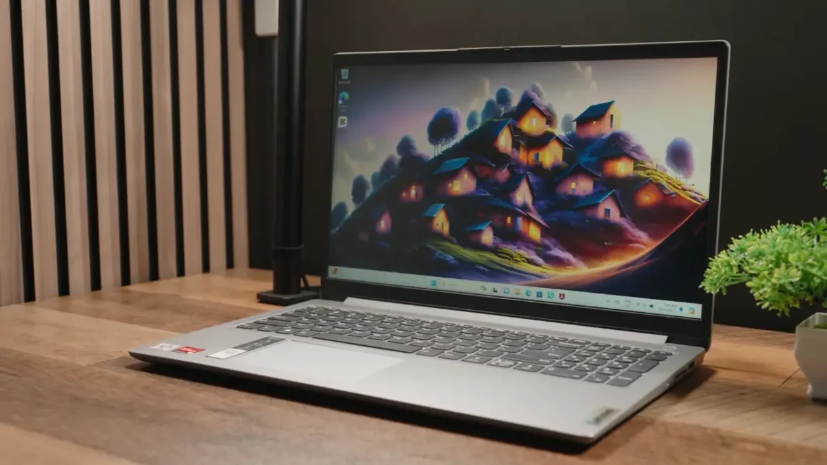 Lenovo IdeaPad 1 vs. IdeaPad 3: Which Budget Laptop Should You Buy in 2025? 4 Lenovo IdeaPad 1 Review - Display